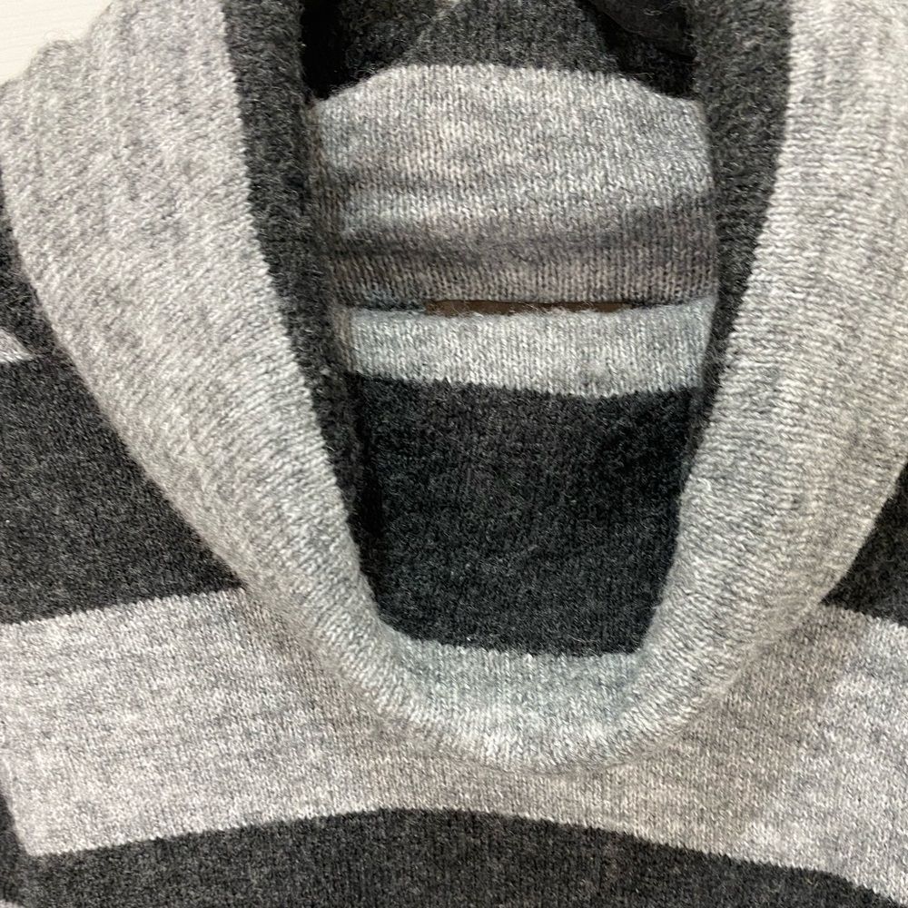 Fenn Wright Manson short sleeve grey striped turtleneck sweater with pockets - Picture 11 of 11